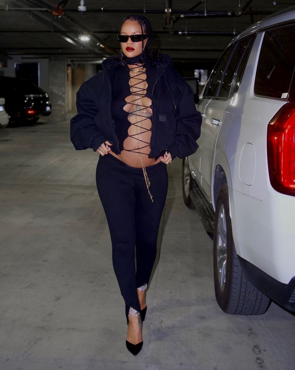 Pregnant Rihanna Out For Dinner Beverly Hills