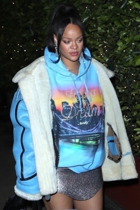 Pregnant Rihanna Out For Dinner Giorgio Baldi Santa Monica