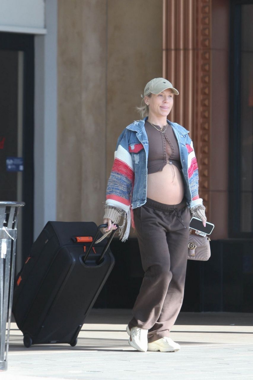 Pregnant Sharna Burgess Out Los Angeles