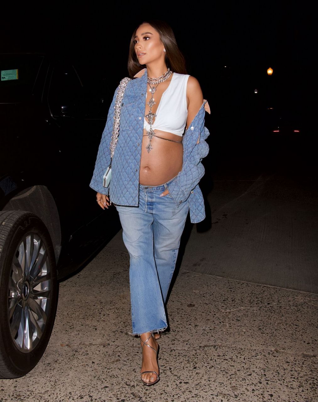 Pregnant Shay Mitchell Arrives Drake S Superbowl Party Los Angeles