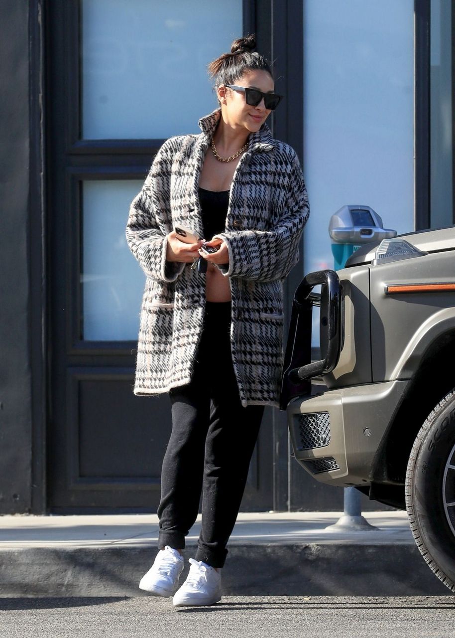 Pregnant Shay Mitchell Leaves Flavia Lanini Beauty Institute And Dermatologist West Hollywood
