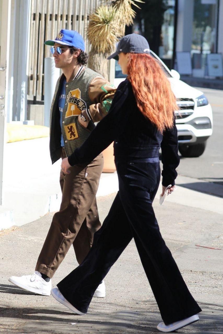 Pregnant Sophie Turner And Joe Jonas Out Los Angeles
