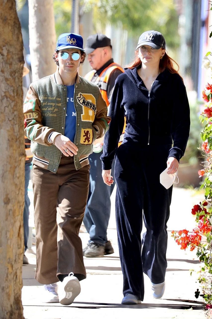 Pregnant Sophie Turner And Joe Jonas Out Los Angeles