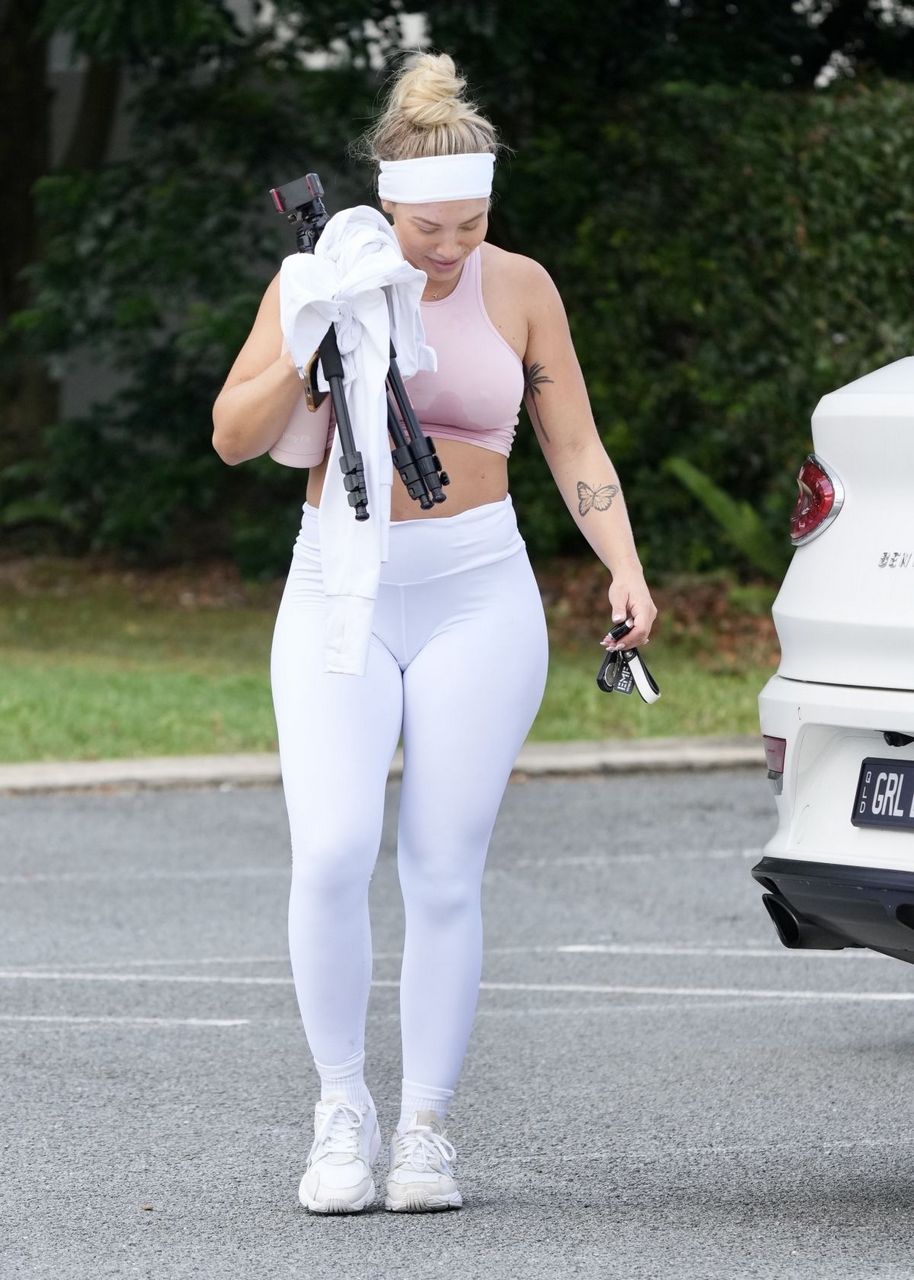 Pregnant Tammy Hembrow Leaves Gym On Gold Coast