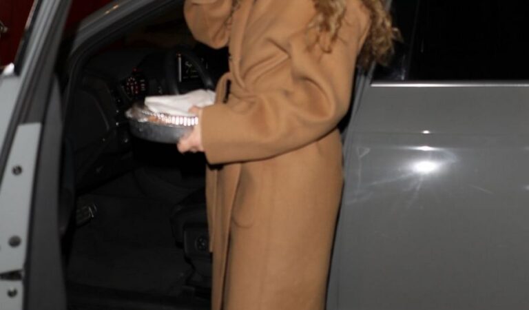 Rebecca Gayheart Out For Dinner Craig S West Hollywood (4 photos)