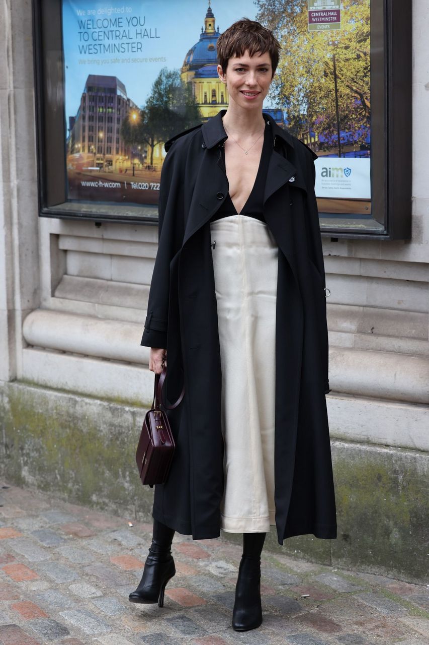 Rebecca Hall Burberry W 2023 Womenswear Collection Presentation London