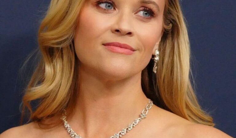 Reese Witherspoon 28th Annual Screen Actors Guild Awards Santa Monica (5 photos)