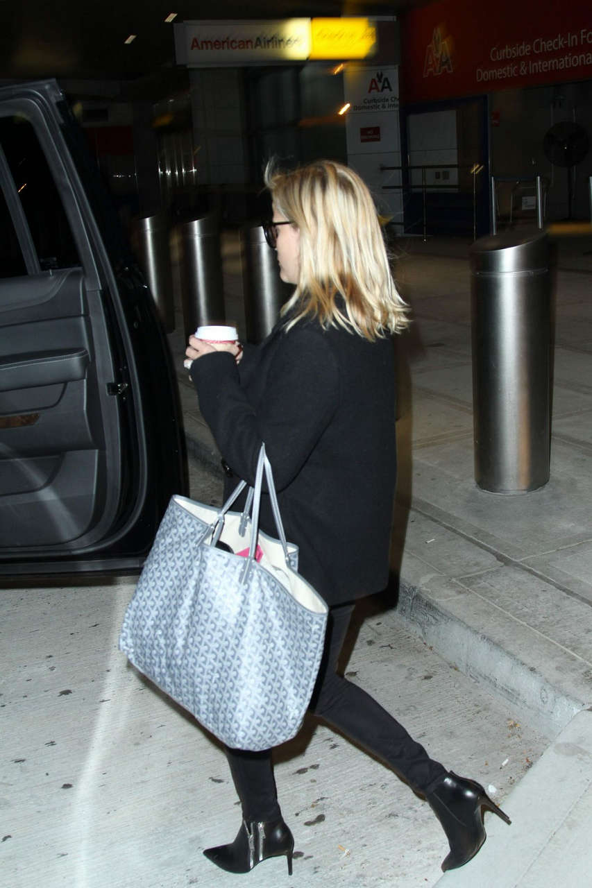 Reese Witherspoon Arrives Jfk Airport New York