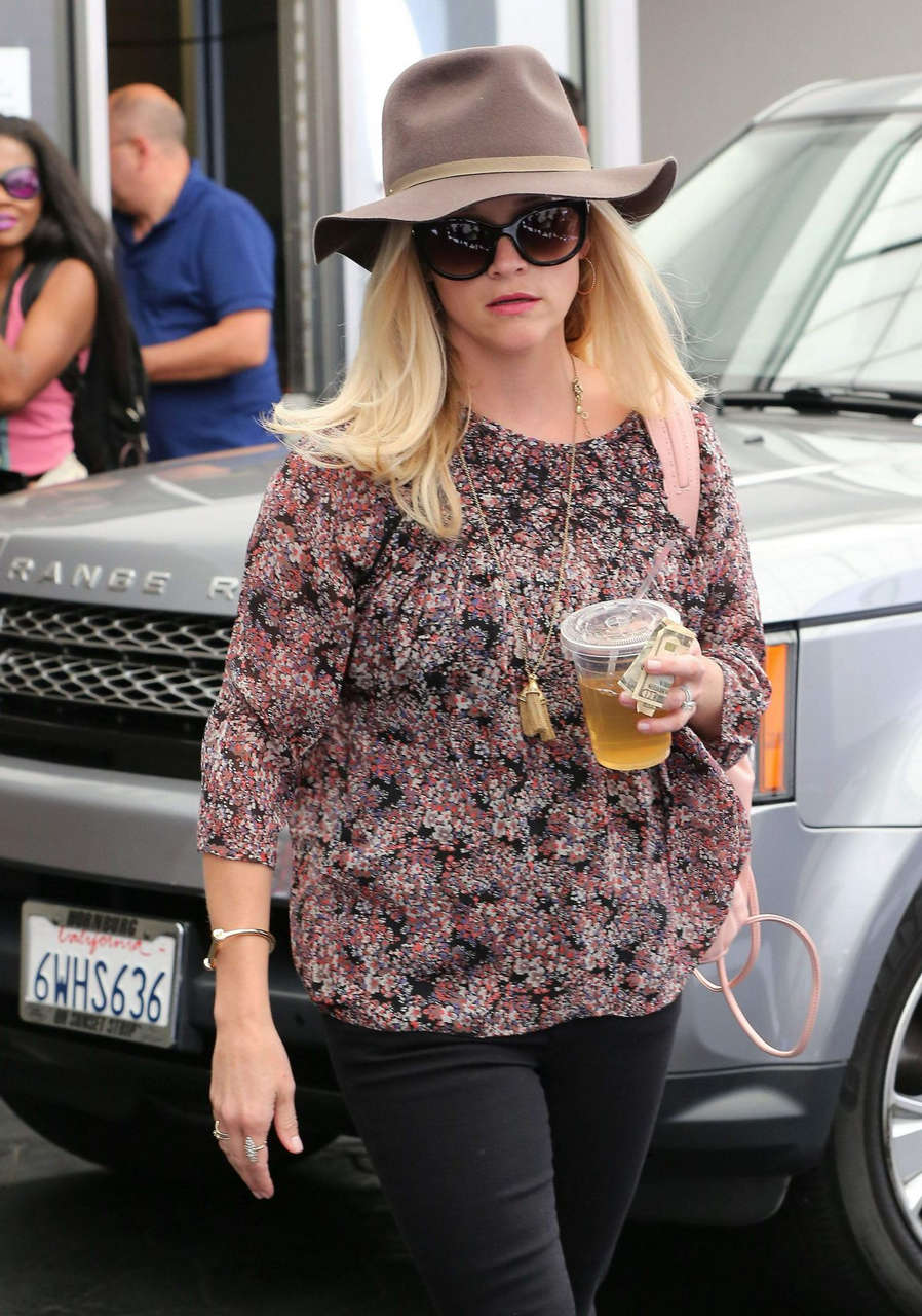 Reese Witherspoon Arrives Rossano Ferretti Hairspa Beverly Hills