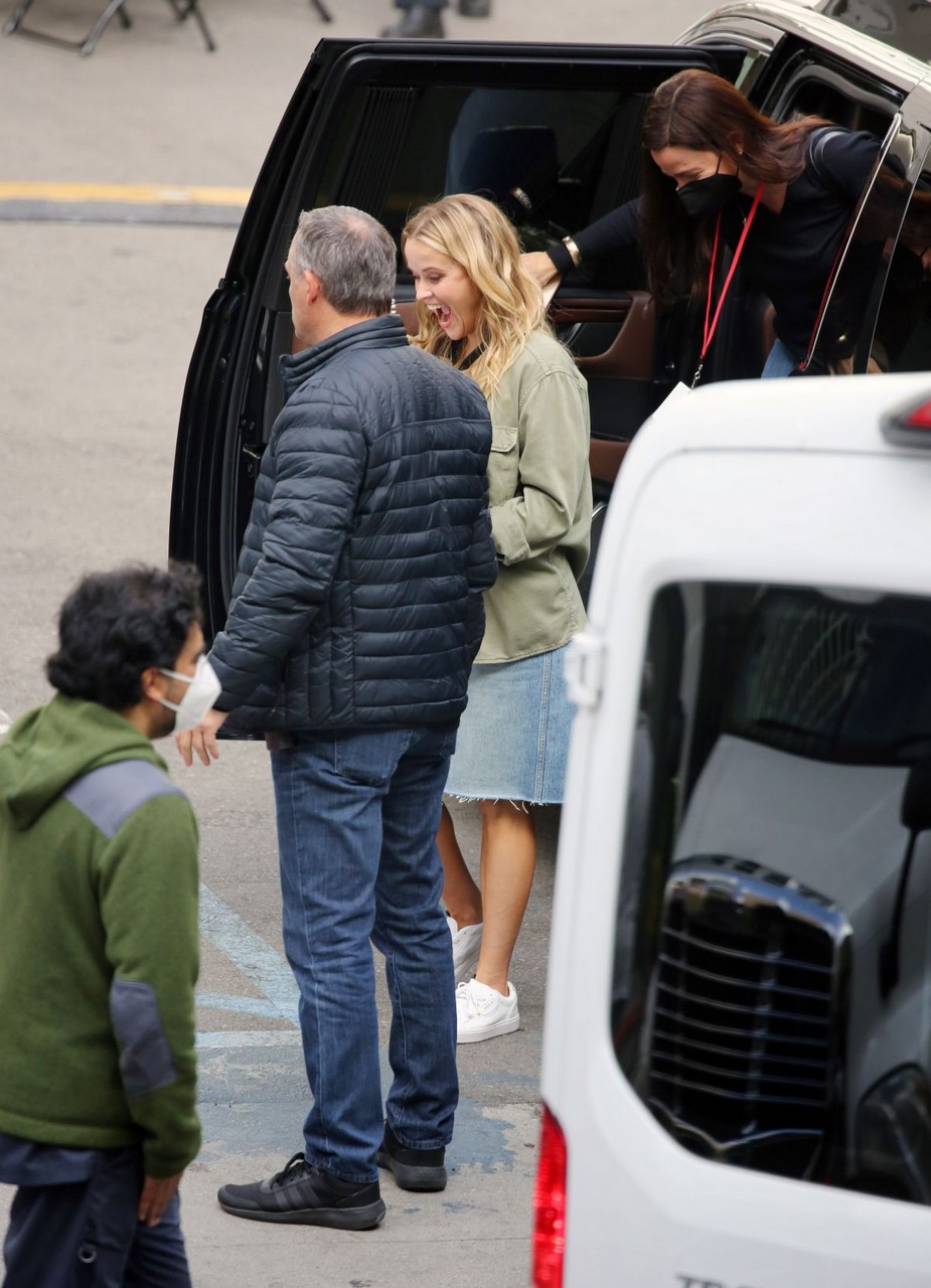 Reese Witherspoon Arrives Set Your Place Or Mine Los Angeles