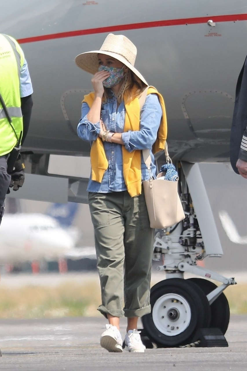 Reese Witherspoon Boarding Private Jet Van Nuys