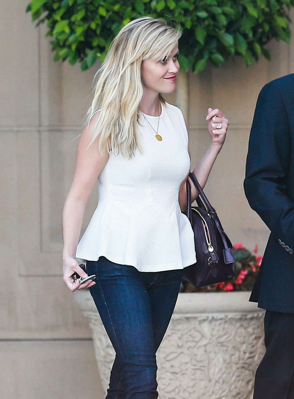 Reese Witherspoon Bouchon Bistro Out Beverly Hills
