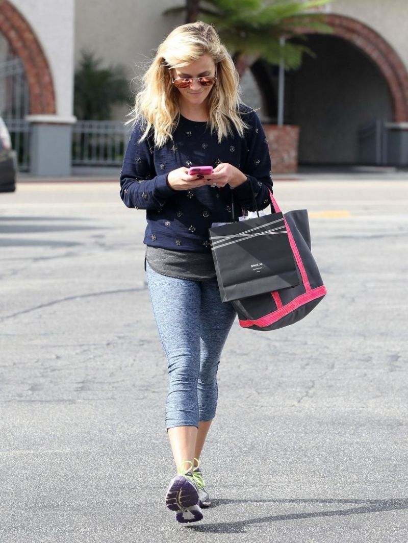 Reese Witherspoon Leaves Brentwood Country Mart