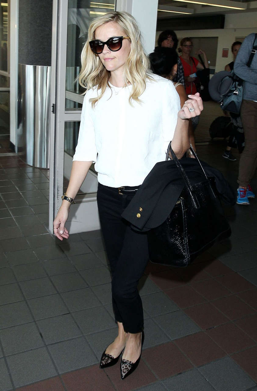 Reese Witherspoon Los Angeles International Airport