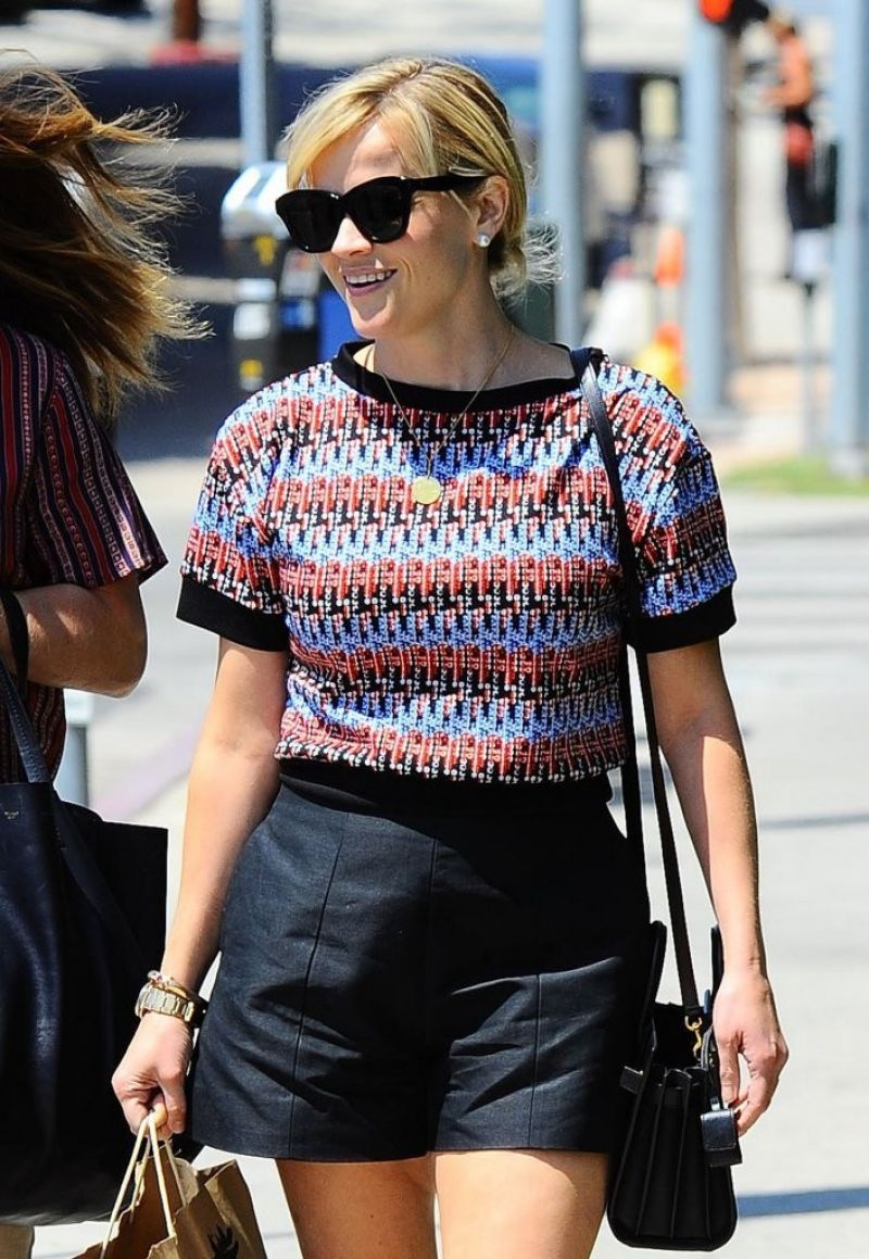 Reese Witherspoon Out About Brentwood Pacific Palisades