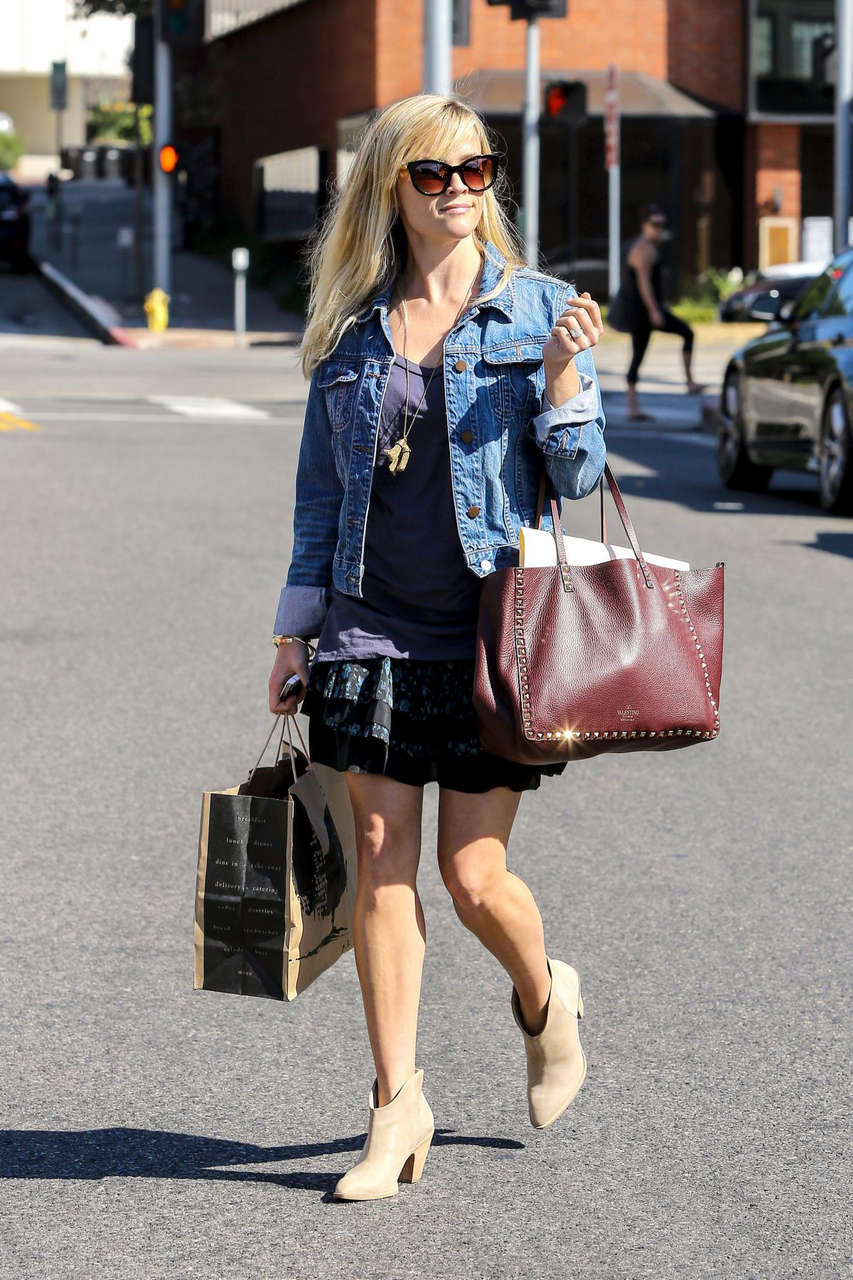 Reese Witherspoon Out About Los Angeles