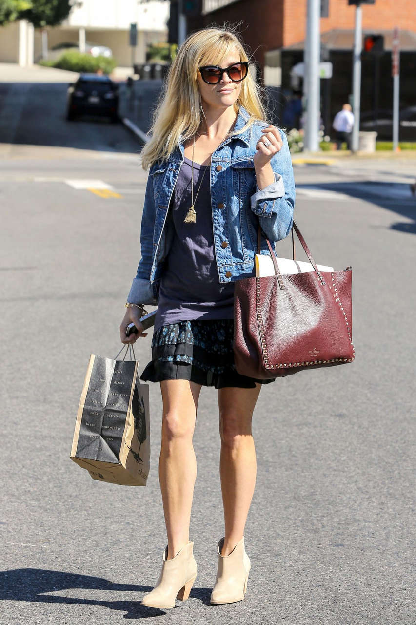 Reese Witherspoon Out About Los Angeles