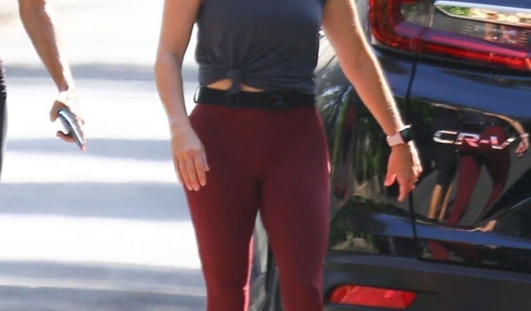 Reese Witherspoon Out Hiking Los Angeles (13 photos)