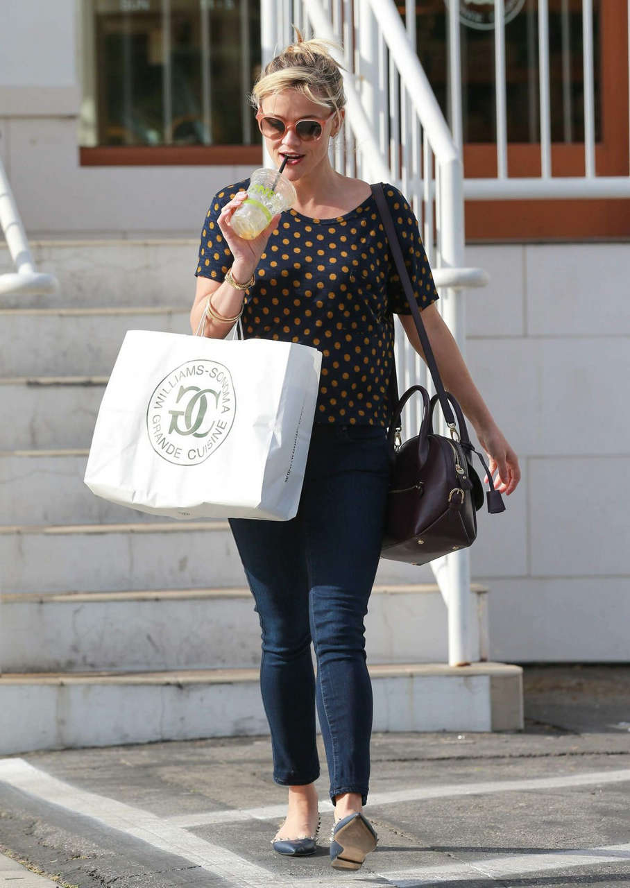 Reese Witherspoon Shopping Bakeware Williams Sonoma