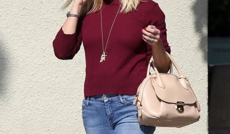 Reese Witherspoon Skinny Jeans Out About Santa Monica (24 photos)