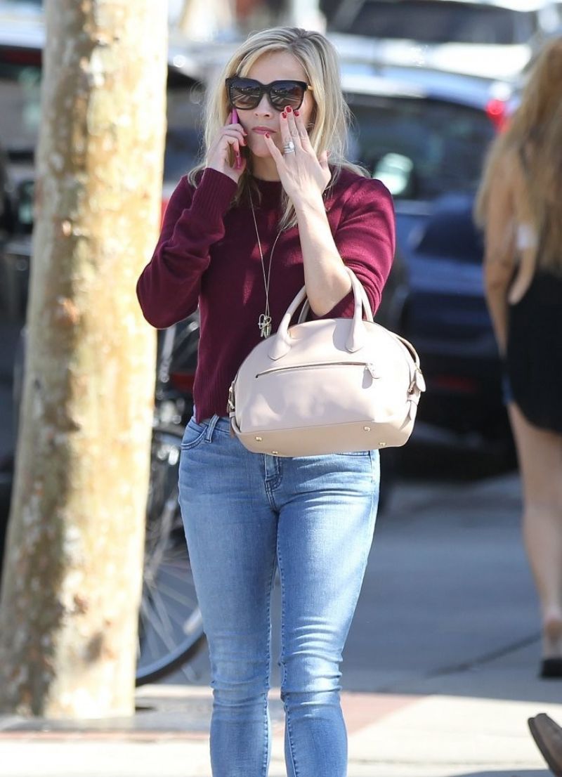 Reese Witherspoon Skinny Jeans Out About Santa Monica