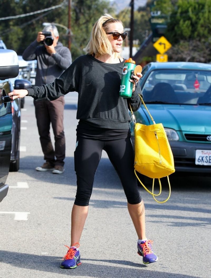 Reese Witherspoon Tight Leggings Heading To Gym Brentwood