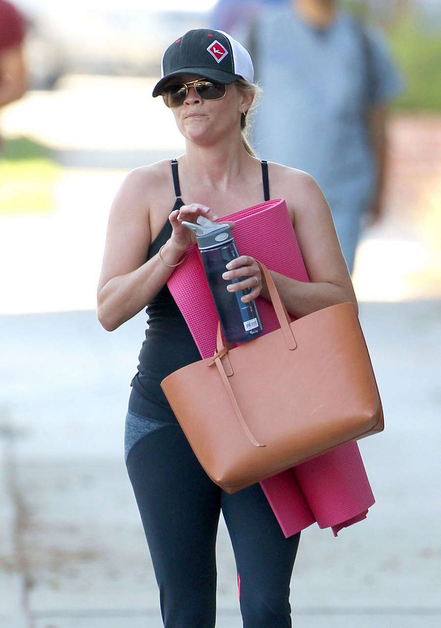 Reese Witherspoon Tights Heading Yoga Class Los Angeles