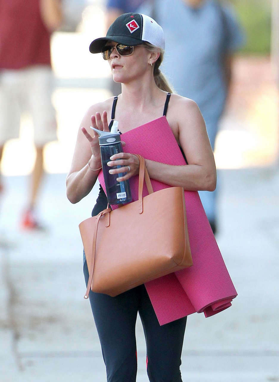 Reese Witherspoon Tights Heading Yoga Class Los Angeles