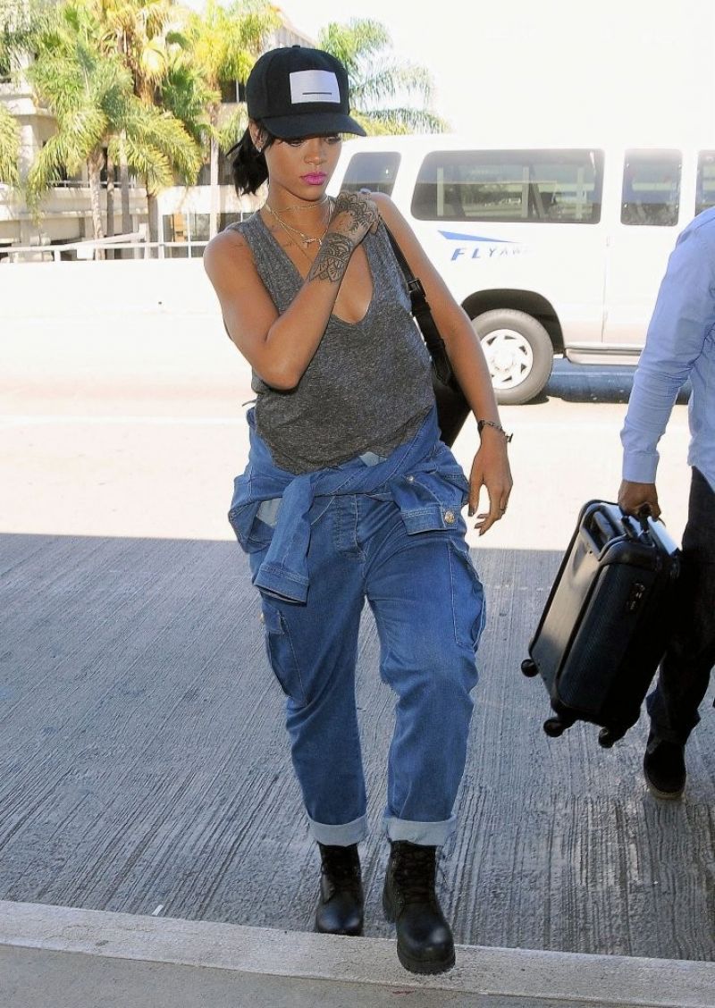 Rihanna Arrives Lax Airport Los Angeles