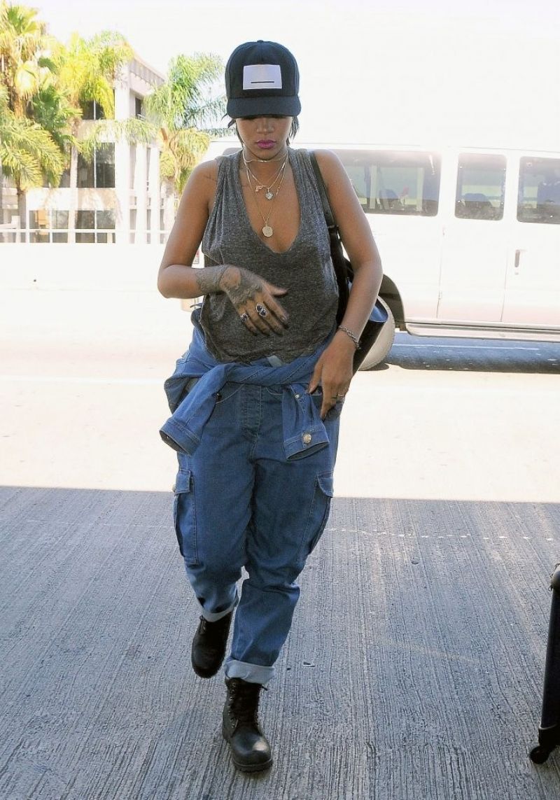 Rihanna Arrives Lax Airport Los Angeles
