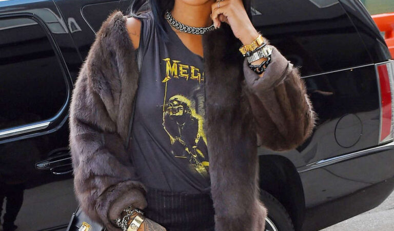 Rihanna Arrives Recording Studio Chelsea (23 photos)