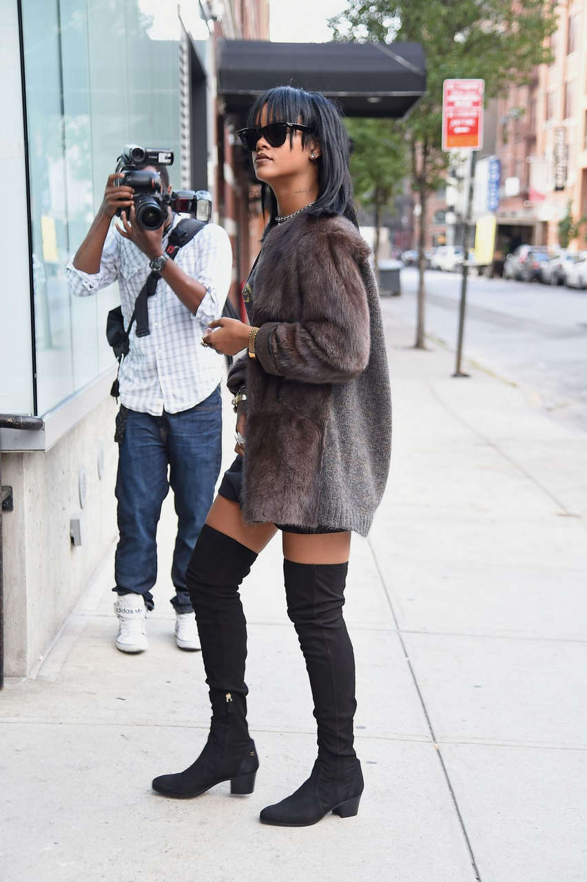 Rihanna Arrives Recording Studio Chelsea