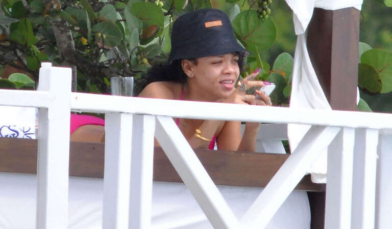 Rihanna Bikini Canids Barbados (18 photos)