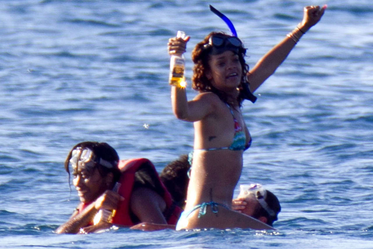 Rihanna Bikini Snorkling Hawai