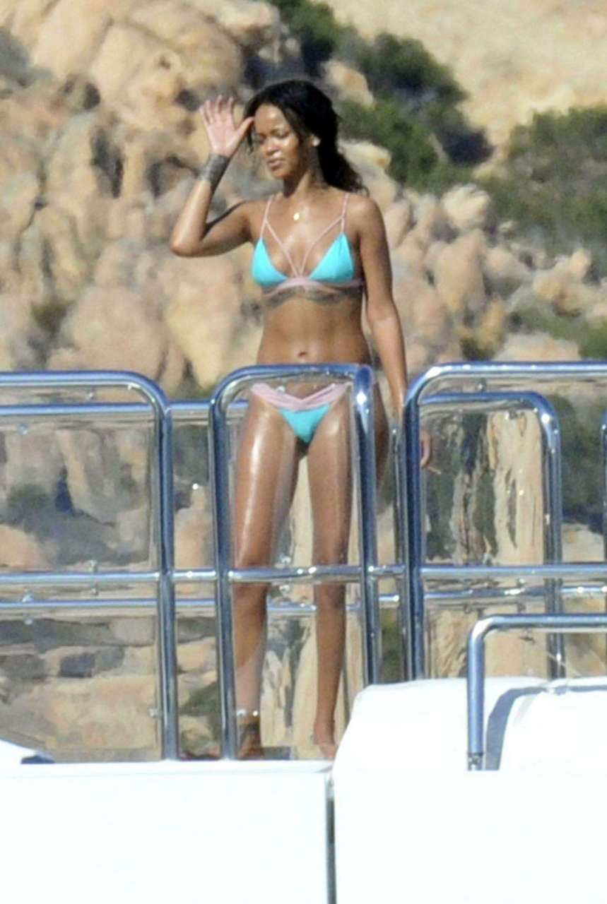 Rihanna Bikini Yacht Italy