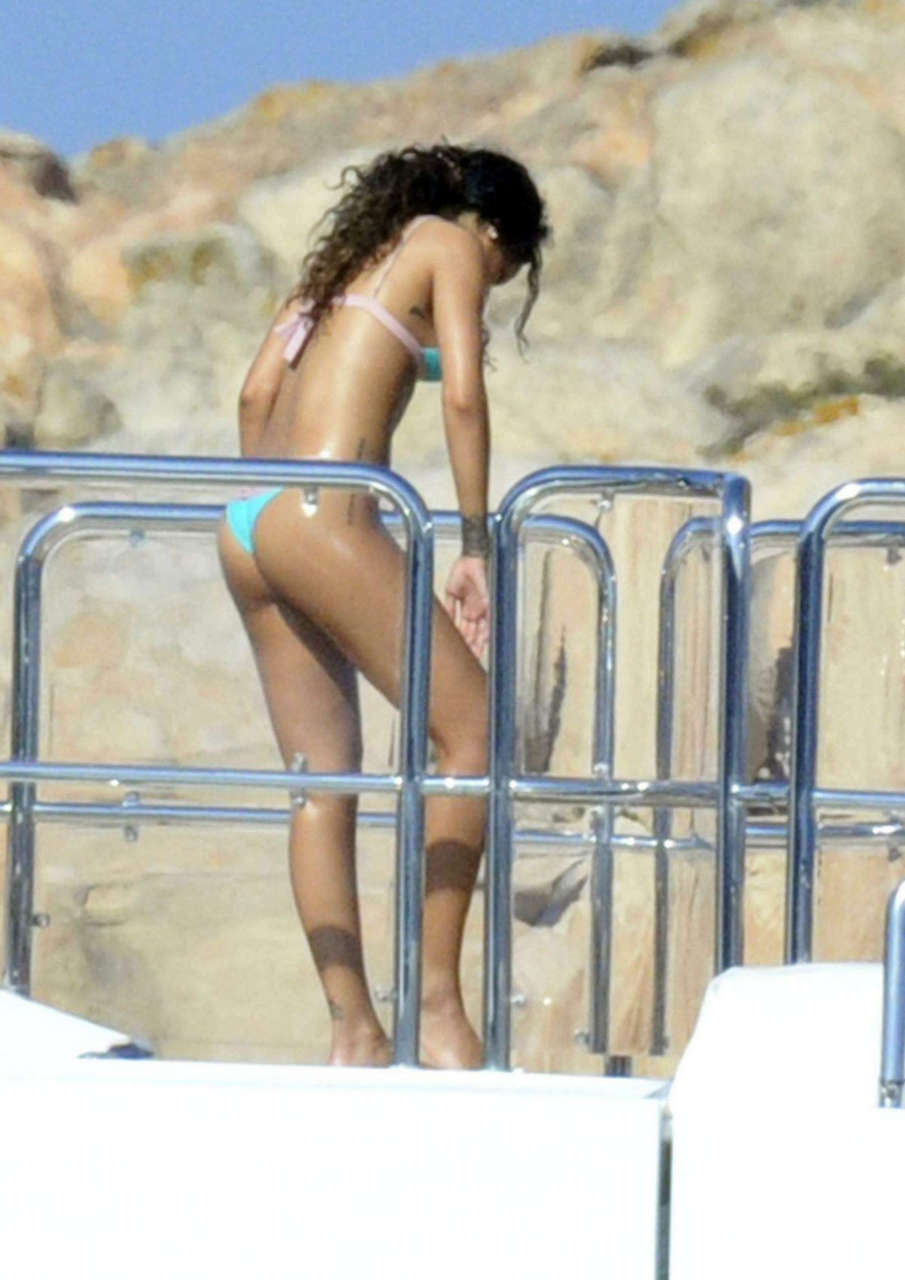 Rihanna Bikini Yacht Italy