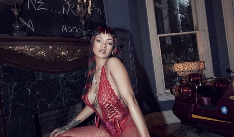 Rihanna For Savage Fenty Valentine 2022 Collection (7 photos)