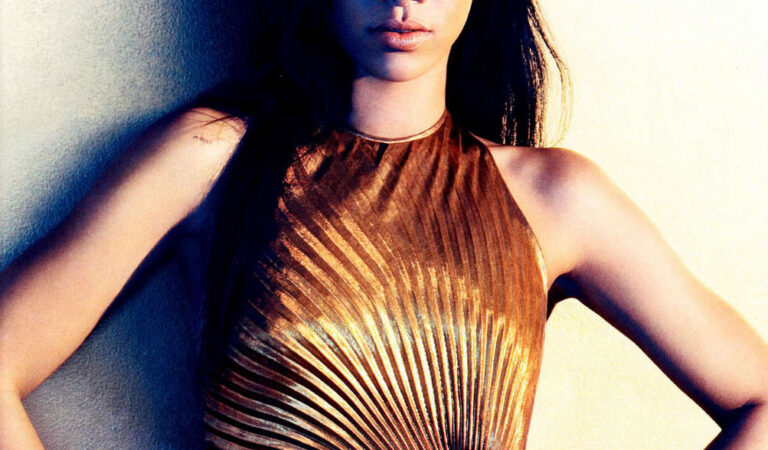 Rihanna Harpers Bazaar Magazine August 2012 Issue (8 photos)