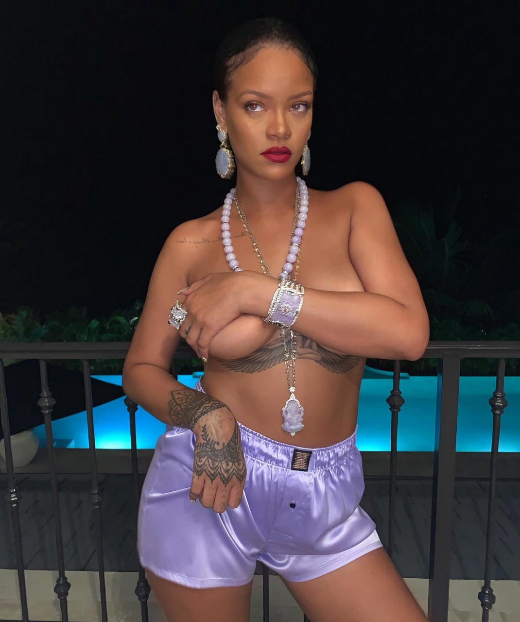 Rihanna Hot