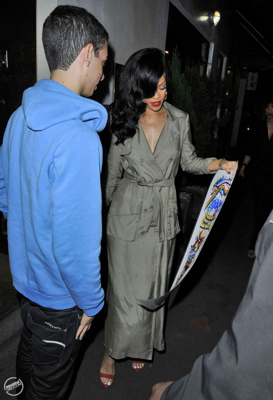 Rihanna Leggy Candids Out For Dinner Sydney