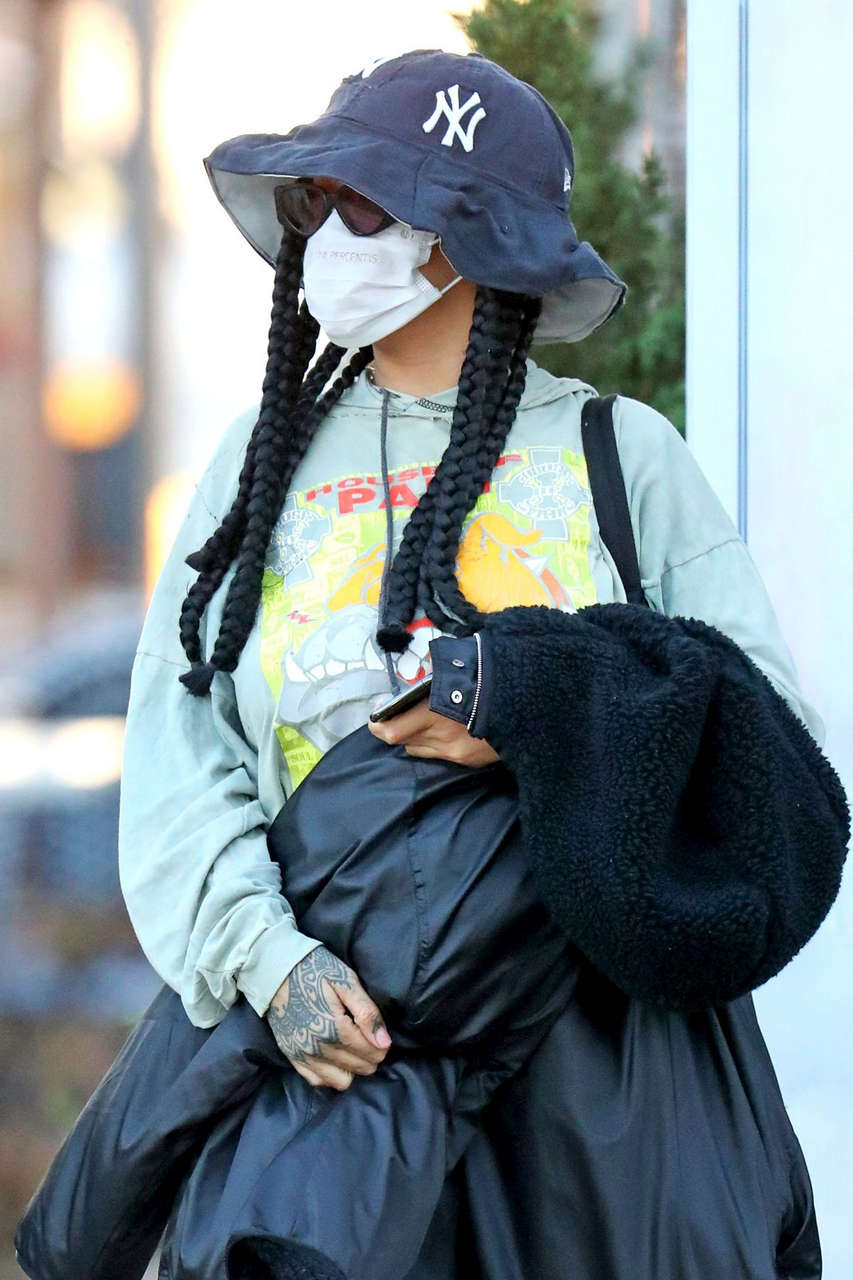 Rihanna Out About Los Angeles