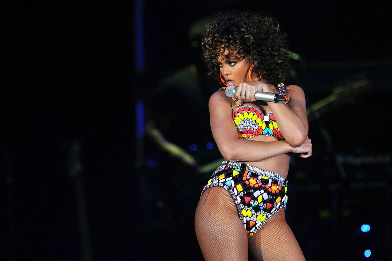 Rihanna Performs Hallenstadion Zurich Switzerland