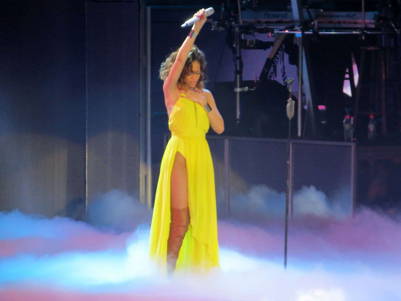Rihanna Performs O2 Arena Londond