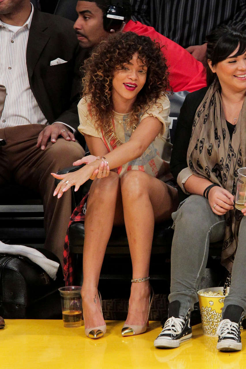 Rihanna Watching Los Angeles Lakers Vs Memphis Grizzlies Staples Center