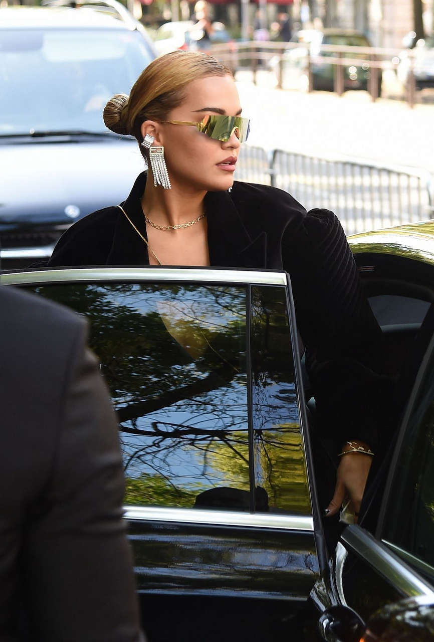 Rita Ora Arrives Fendi S Fashion Show Milan Women S Fashion Week