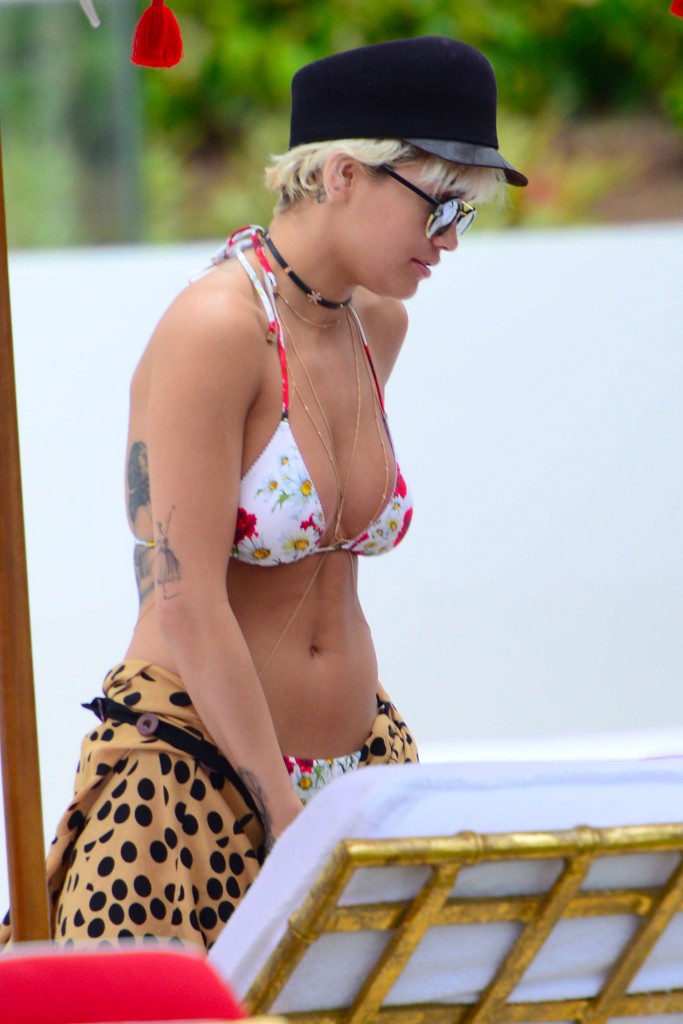 Rita Ora Bikini