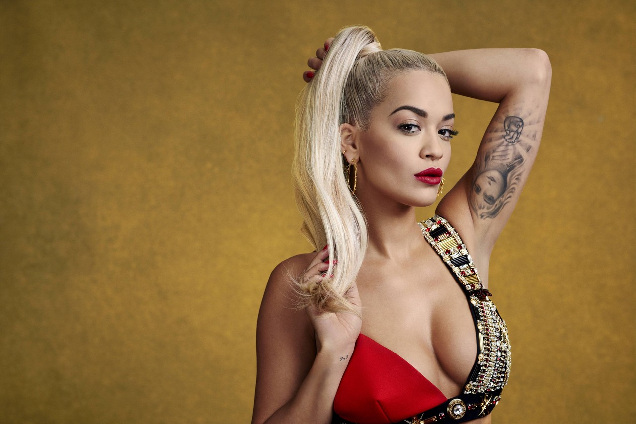 Rita Ora Cleavage