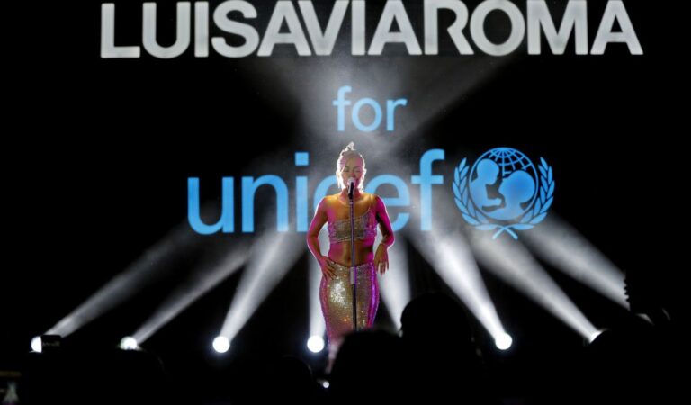 Rita Ora Luisaviaroma For Unicef Capri (6 photos)