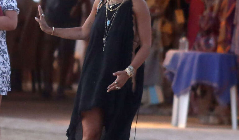 Rita Ora Out About Ibiza (13 photos)