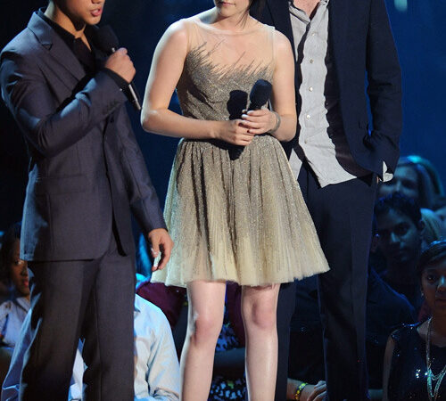 Robert Pattinson Kristen Stewart And Taylor (1 photo)